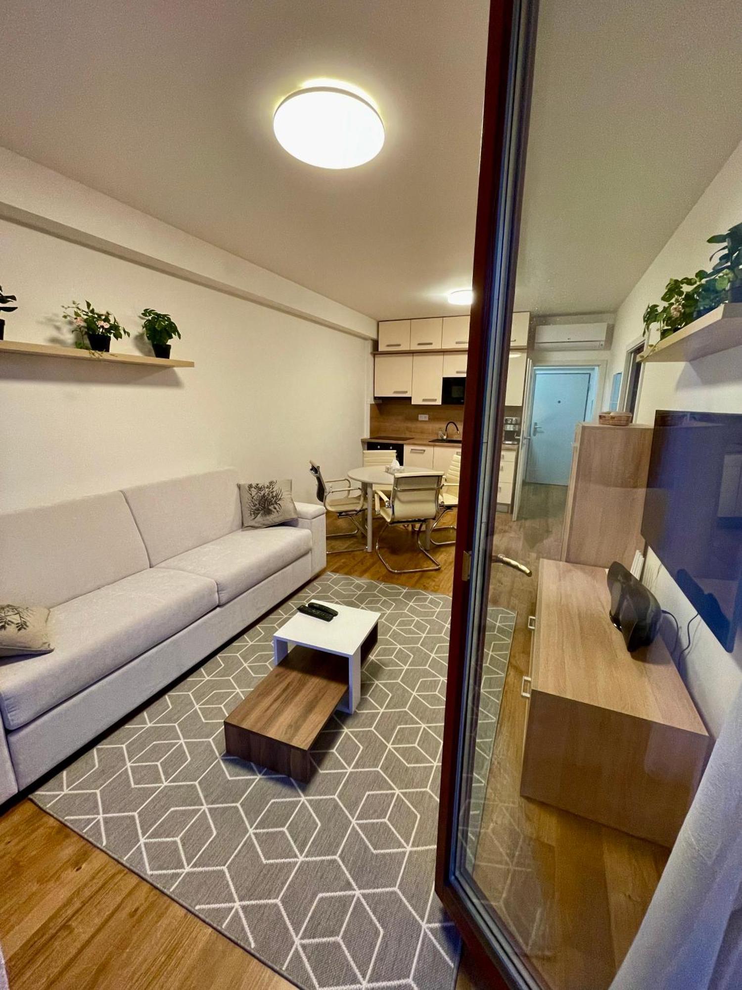 Apartman Astra Sezimovo Usti Buitenkant foto